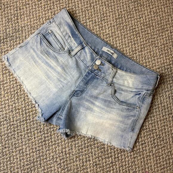 Y2K vintage light wash low rise ‘short-short’ mini micro denim shorts - Picture 2 of 6